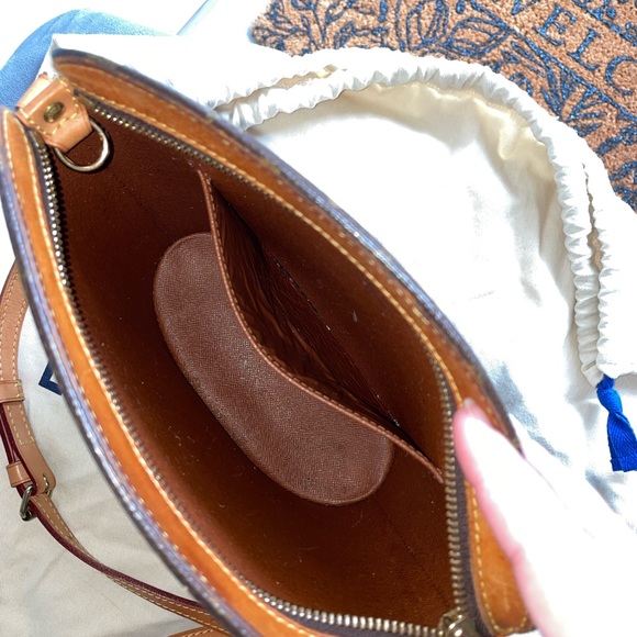 •Pre-owned Authentic Louis Vuitton Drouot Monogram Crossbody• - Picture 8 of 16